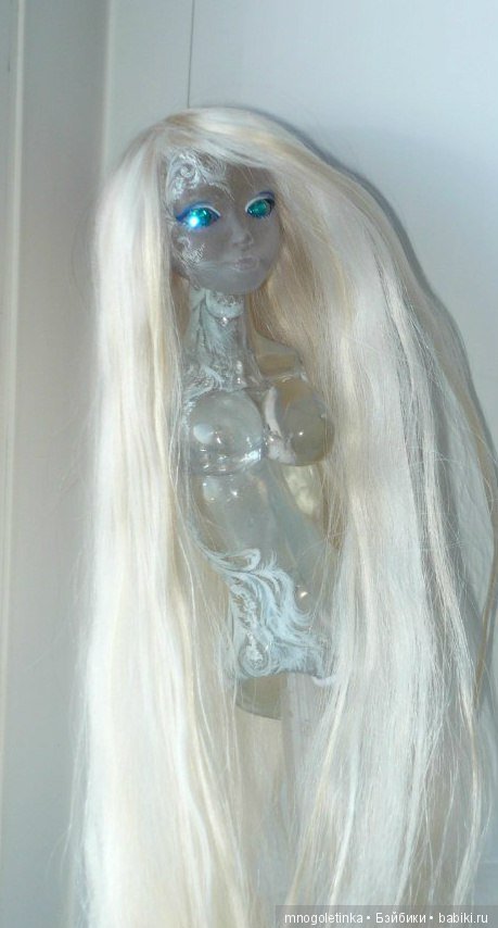 Шарнирная и прозрачная. Самая первая. Ее звали Льдина