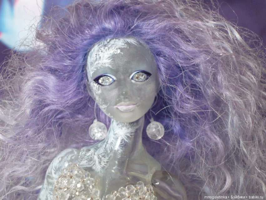 Шарнирная и прозрачная. Самая первая. Ее звали Льдина