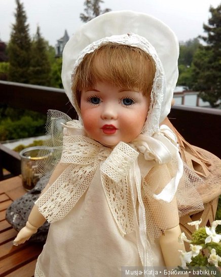 Первое платье для Хильды — Антикварные куклы Kestner (Кестнер) JDK: Хильда (фото 3)
