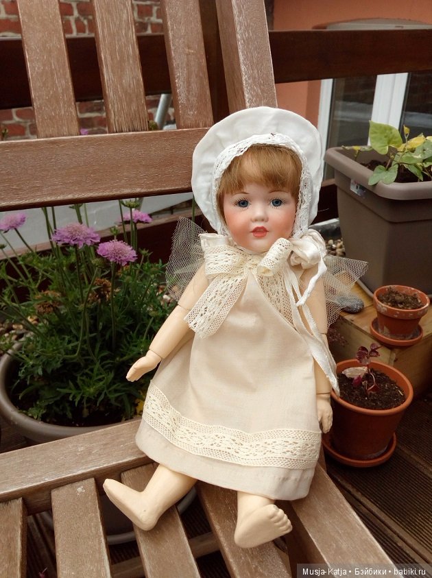 Первое платье для Хильды — Антикварные куклы Kestner (Кестнер) JDK: Хильда (фото 2)