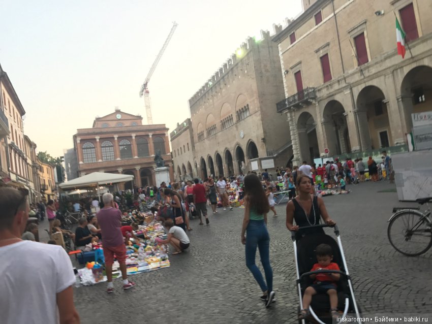 Блошиный рынок Римини Италия (фото 2)