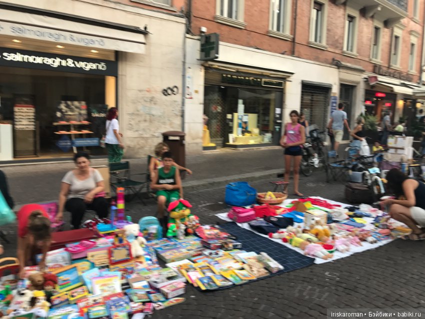 Блошиный рынок Римини Италия (фото 3)