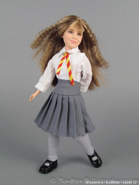 Помогите, пожалуйста, подобрать одежду куклам