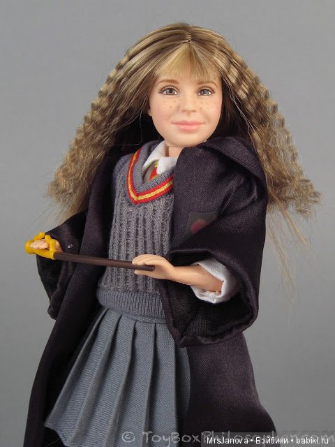 Помогите, пожалуйста, подобрать одежду куклам