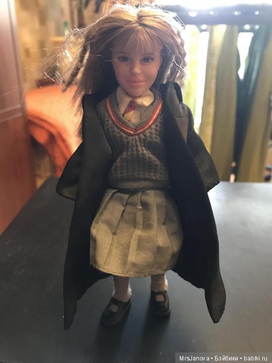 Помогите, пожалуйста, подобрать одежду куклам