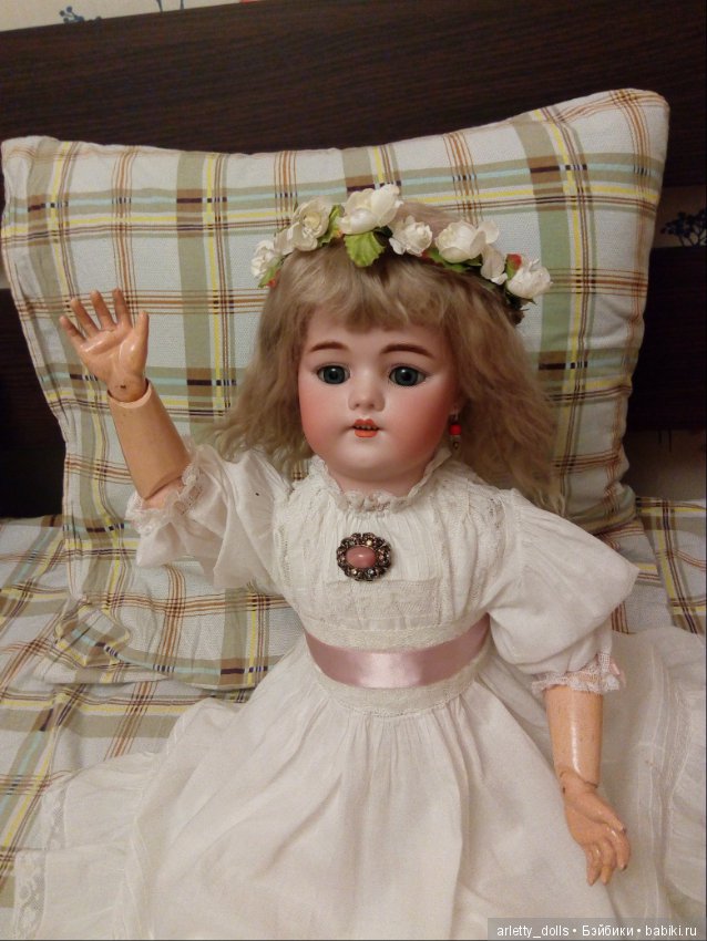 Антикварная куколка Simon and Halbig 1079 Dep дома