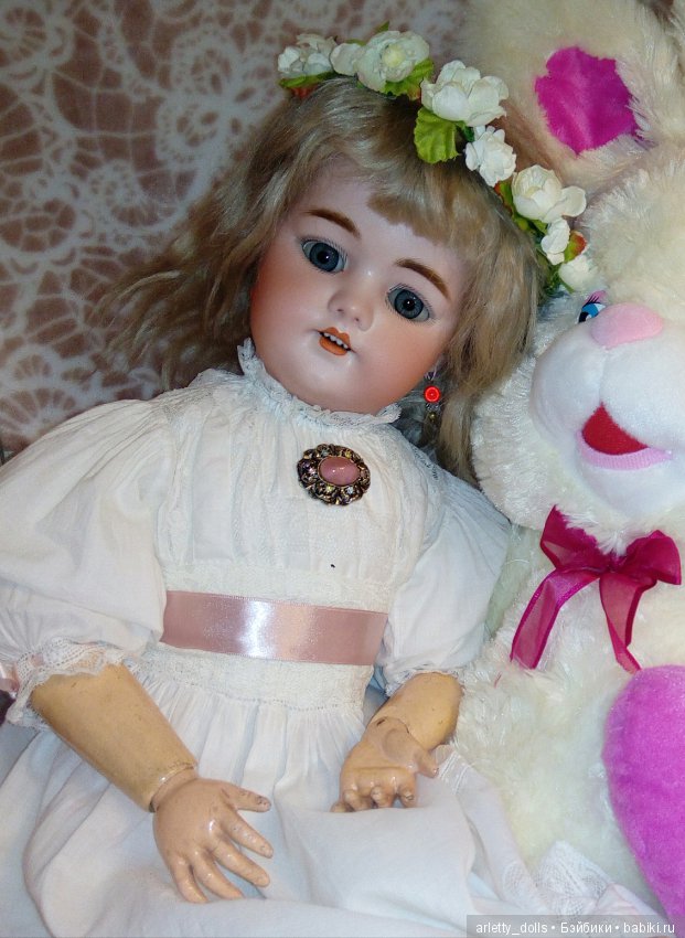 Антикварная куколка Simon and Halbig 1079 Dep дома