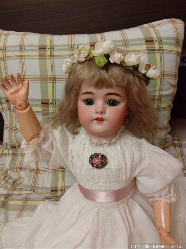 Антикварная куколка Simon and Halbig 1079 Dep дома