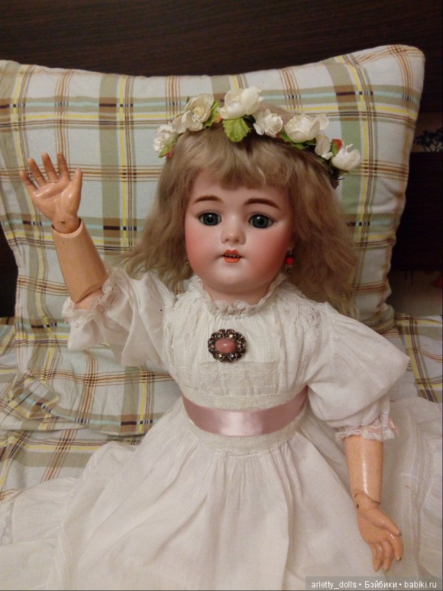 Антикварная куколка Simon and Halbig 1079 Dep дома