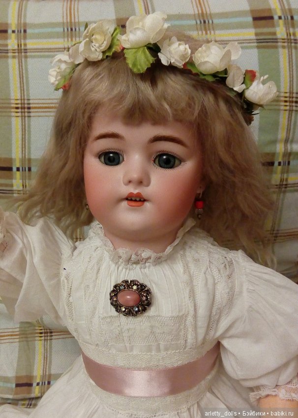 Антикварная куколка Simon and Halbig 1079 Dep дома (фото 3)