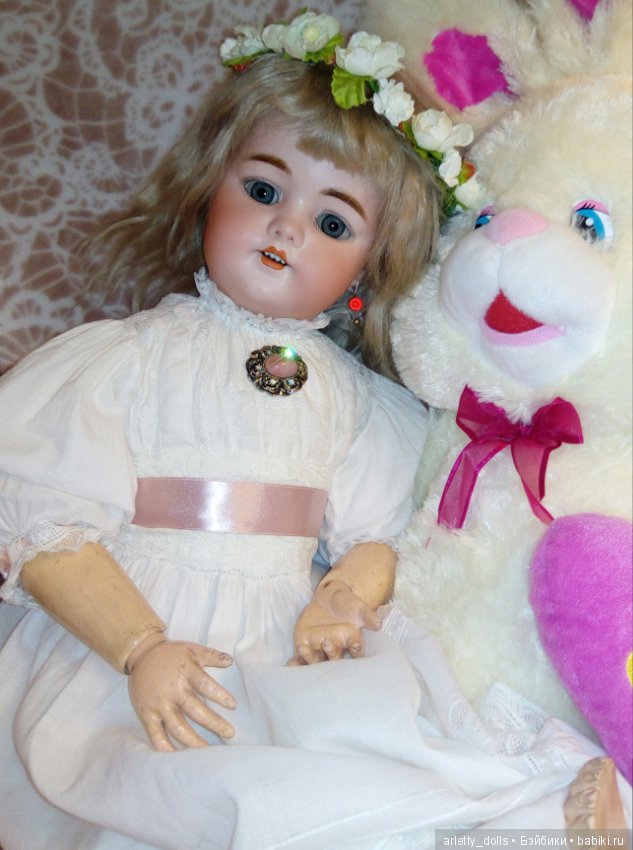 Антикварная куколка Simon and Halbig 1079 Dep дома