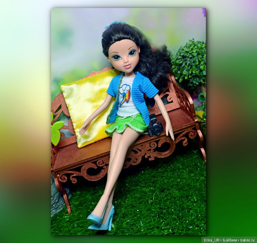 В доме моем много имен, Знаменитых и простых (С) /Моксики