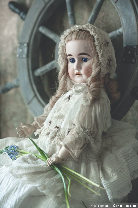 Фотопрогулки с антикварными куклами часть 1