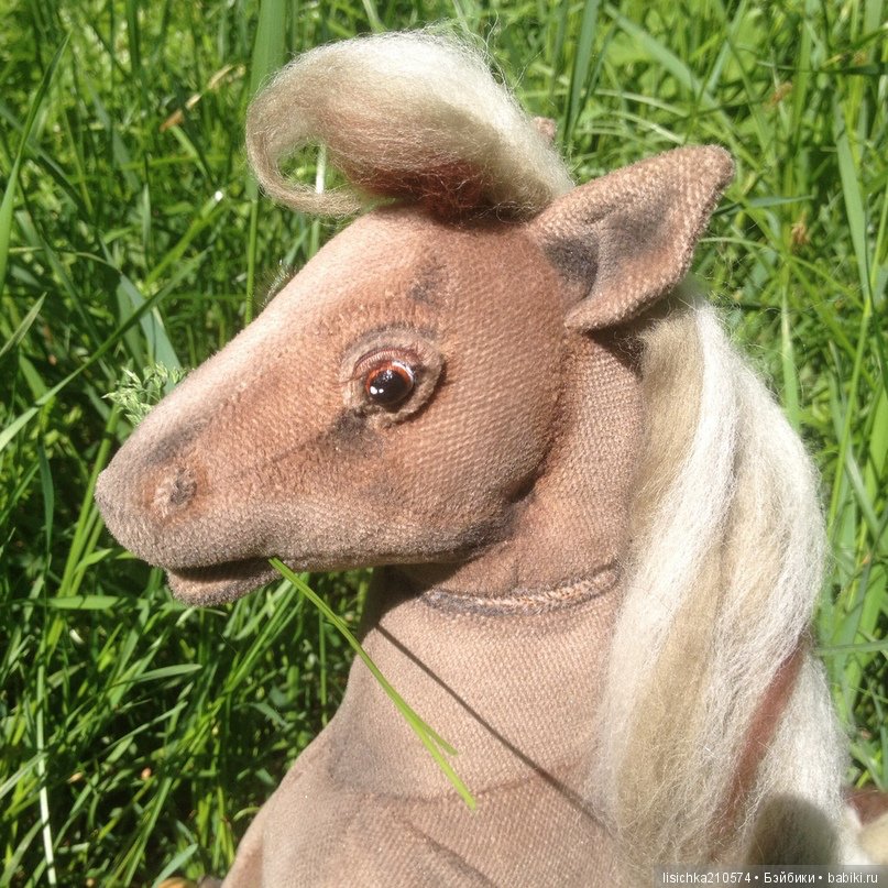 Я, люблю свою лошадку! Причешу ей шёрстку гладко... Текстильная шарнирная лошадка для Барби (фото 6)