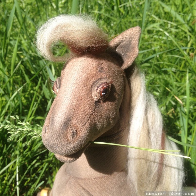 Я, люблю свою лошадку! Причешу ей шёрстку гладко... Текстильная шарнирная лошадка для Барби (фото 7)