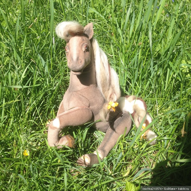 Я, люблю свою лошадку! Причешу ей шёрстку гладко... Текстильная шарнирная лошадка для Барби (фото 9)