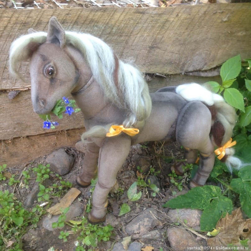 Я, люблю свою лошадку! Причешу ей шёрстку гладко... Текстильная шарнирная лошадка для Барби (фото 4)