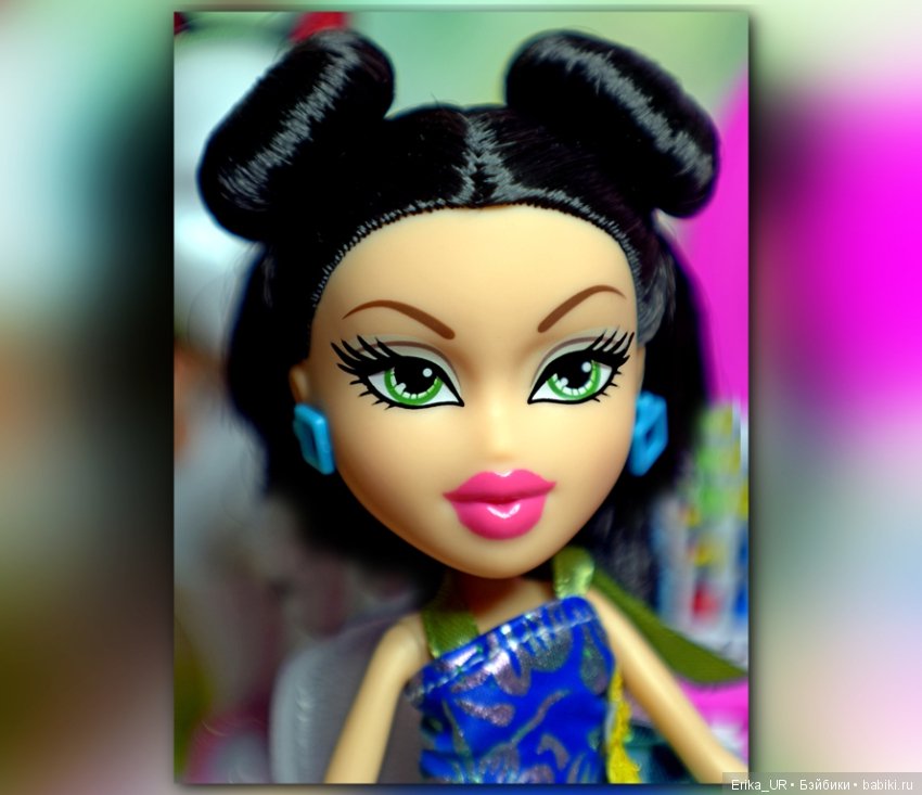 В доме моем много имен, Знаменитых и простых (С) /4 блондинки и брюнетка