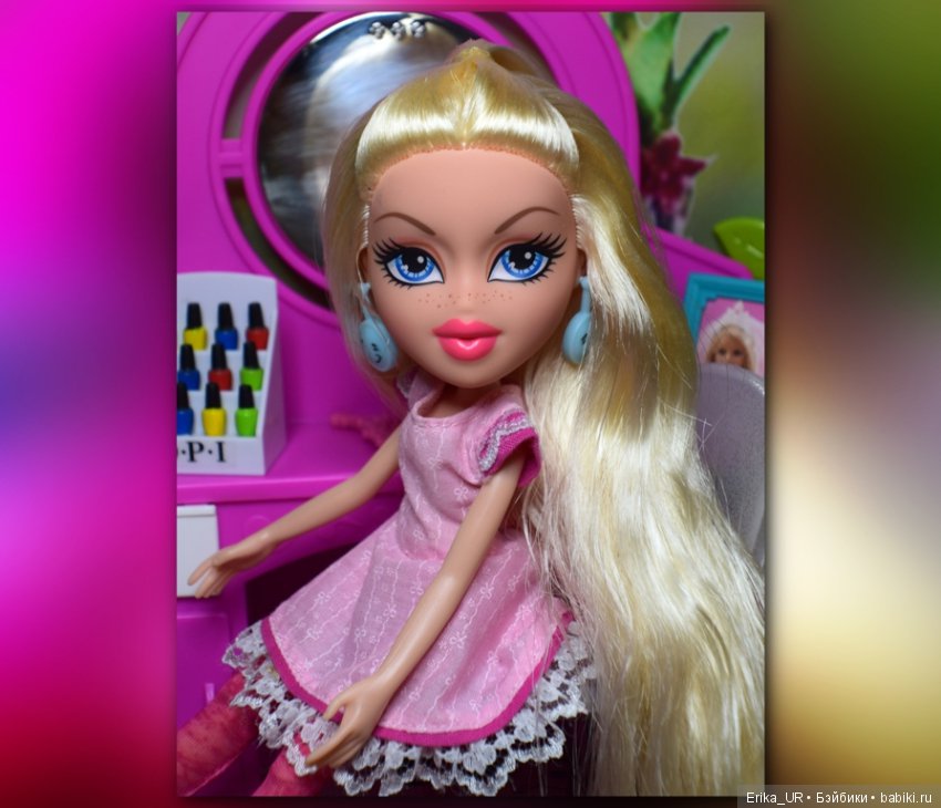 В доме моем много имен, Знаменитых и простых (С) /4 блондинки и брюнетка