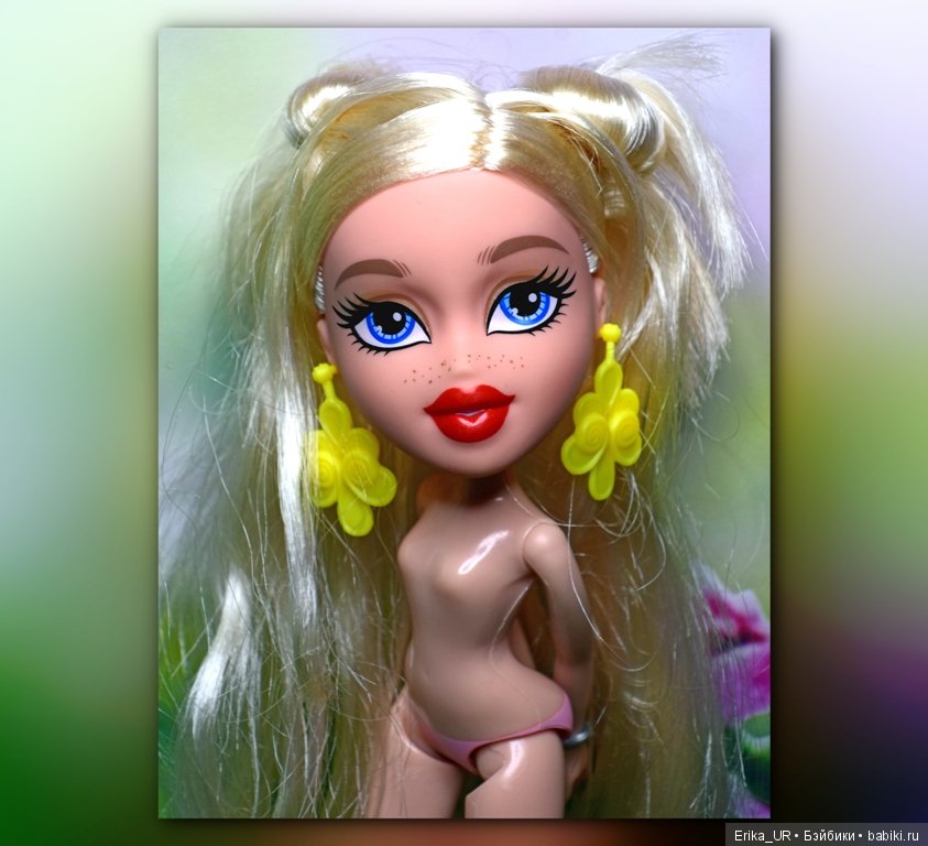 В доме моем много имен, Знаменитых и простых (С) /4 блондинки и брюнетка