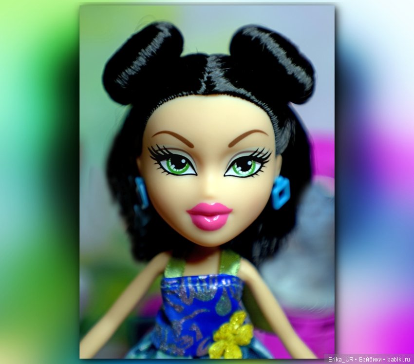 В доме моем много имен, Знаменитых и простых (С) /4 блондинки и брюнетка