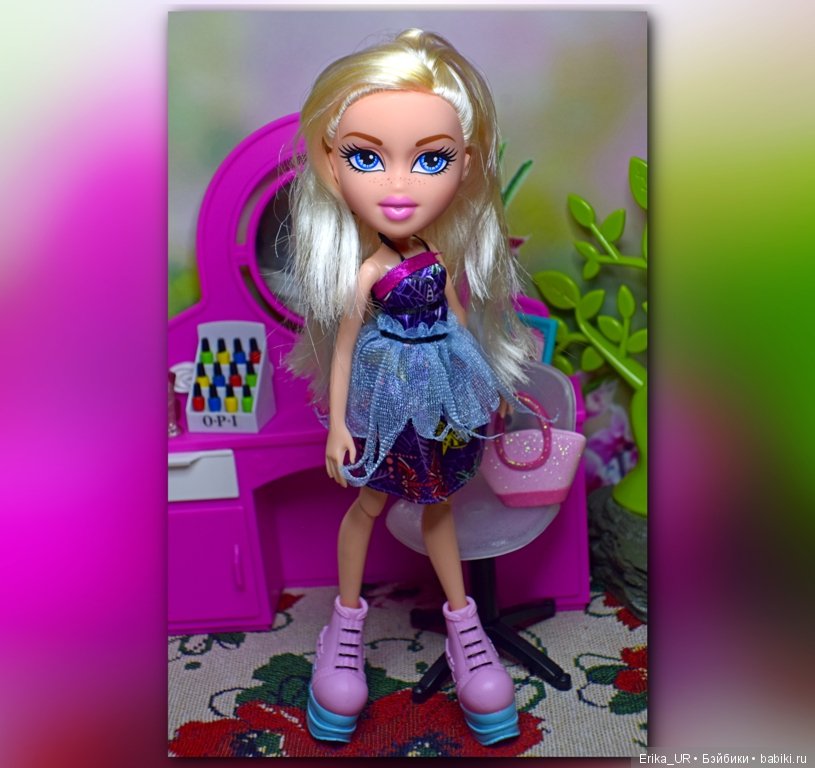 В доме моем много имен, Знаменитых и простых (С) /4 блондинки и брюнетка