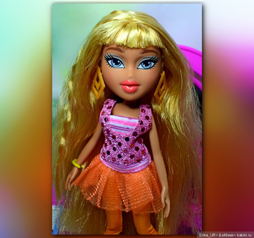 В доме моем много имен, Знаменитых и простых (С) /4 блондинки и брюнетка