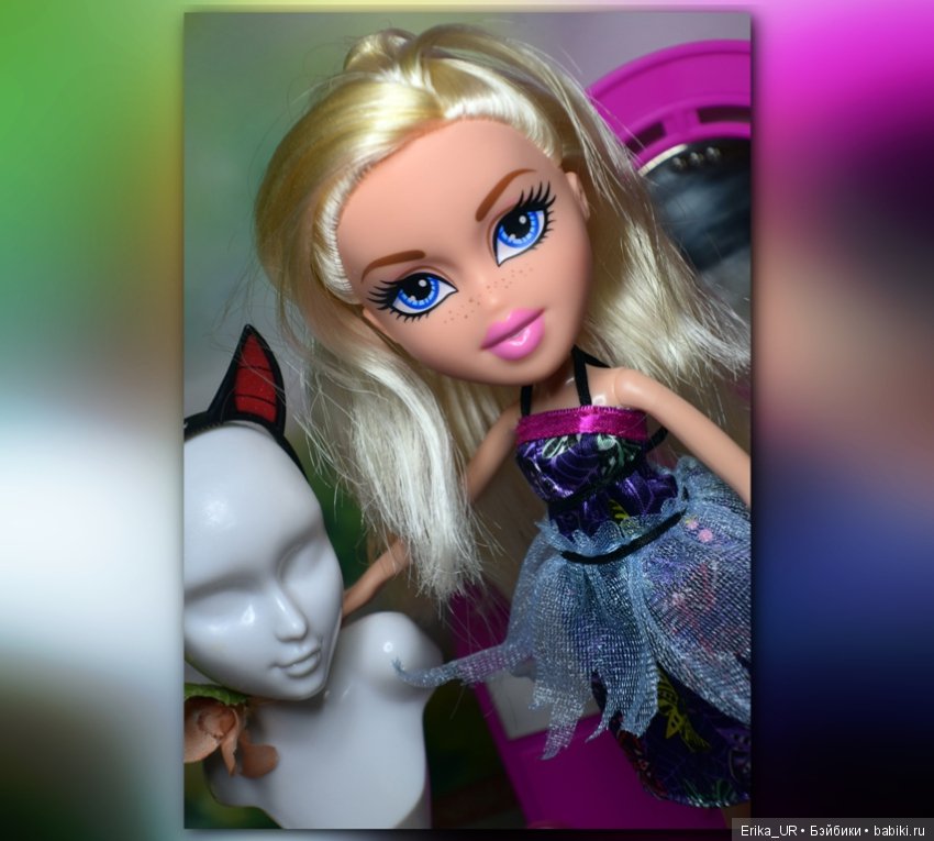 В доме моем много имен, Знаменитых и простых (С) /4 блондинки и брюнетка