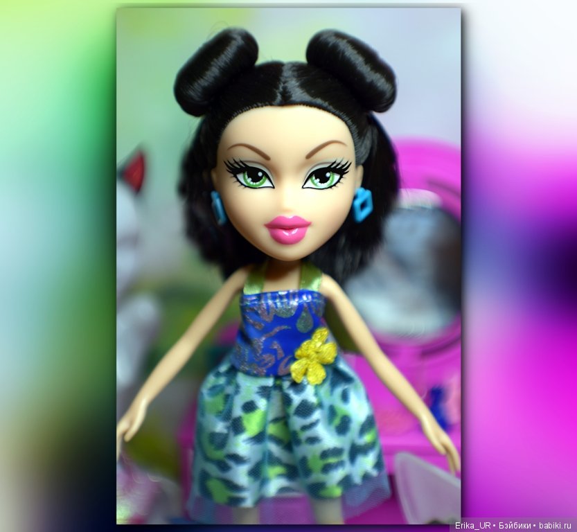 В доме моем много имен, Знаменитых и простых (С) /4 блондинки и брюнетка