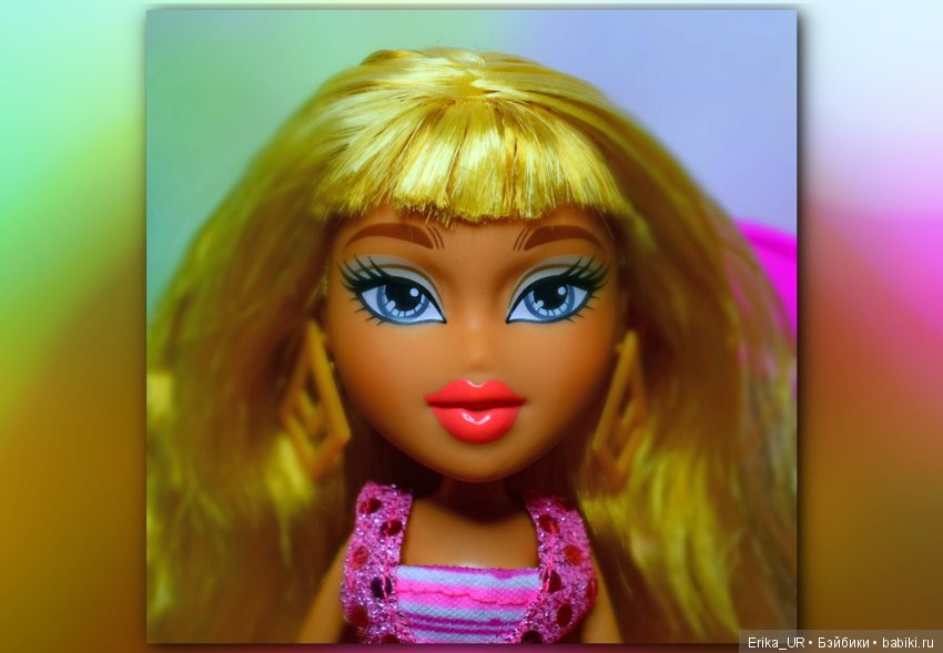 В доме моем много имен, Знаменитых и простых (С) /4 блондинки и брюнетка