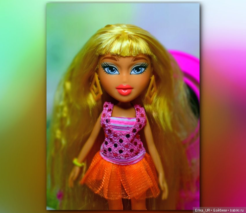 В доме моем много имен, Знаменитых и простых (С) /4 блондинки и брюнетка