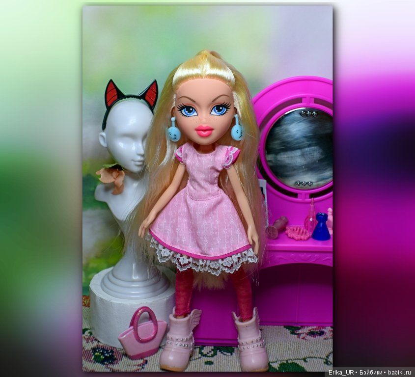 В доме моем много имен, Знаменитых и простых (С) /4 блондинки и брюнетка