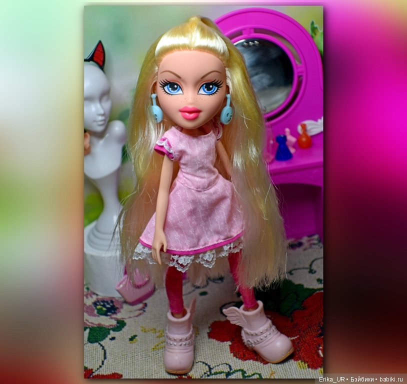 В доме моем много имен, Знаменитых и простых (С) /4 блондинки и брюнетка