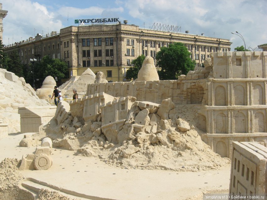 Обычный песок и руки Мастеров творят чудеса