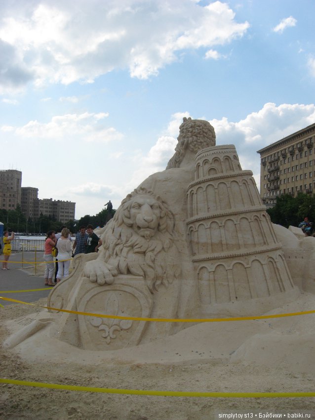 Обычный песок и руки Мастеров творят чудеса