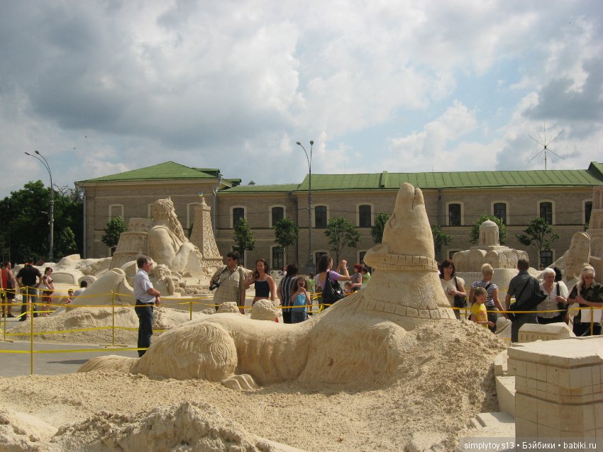 Обычный песок и руки Мастеров творят чудеса