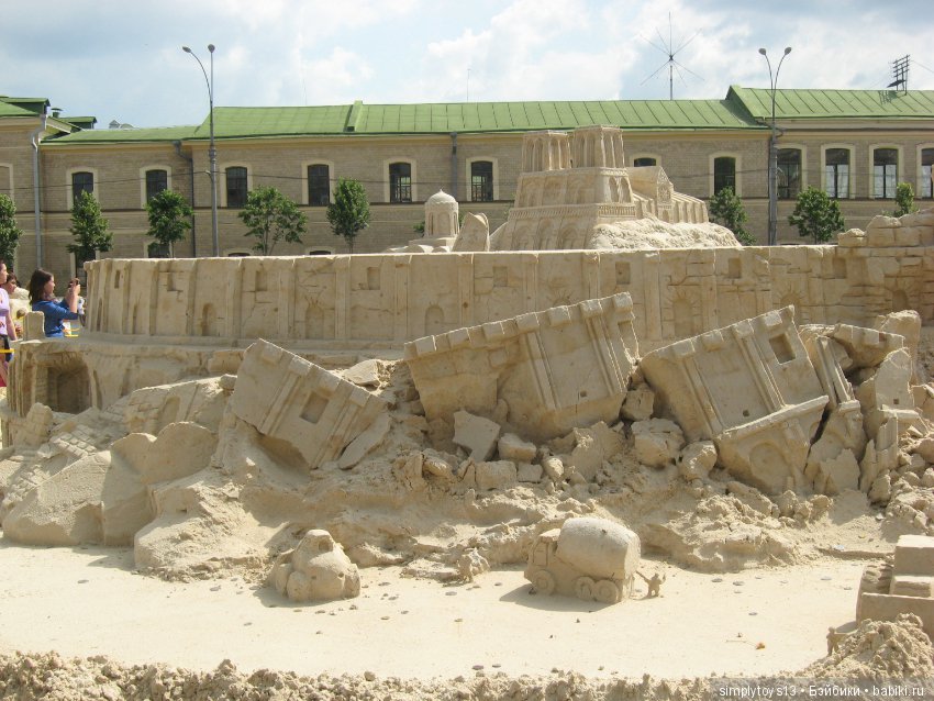 Обычный песок и руки Мастеров творят чудеса