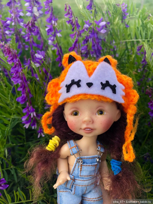 Оливия Nikki Britt на лесной прогулке (фото 9)