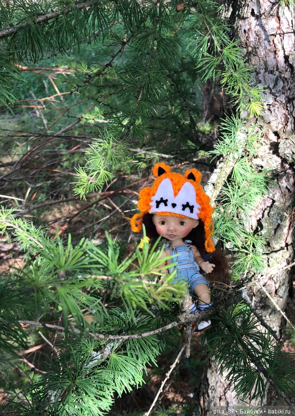 Оливия Nikki Britt на лесной прогулке (фото 5)