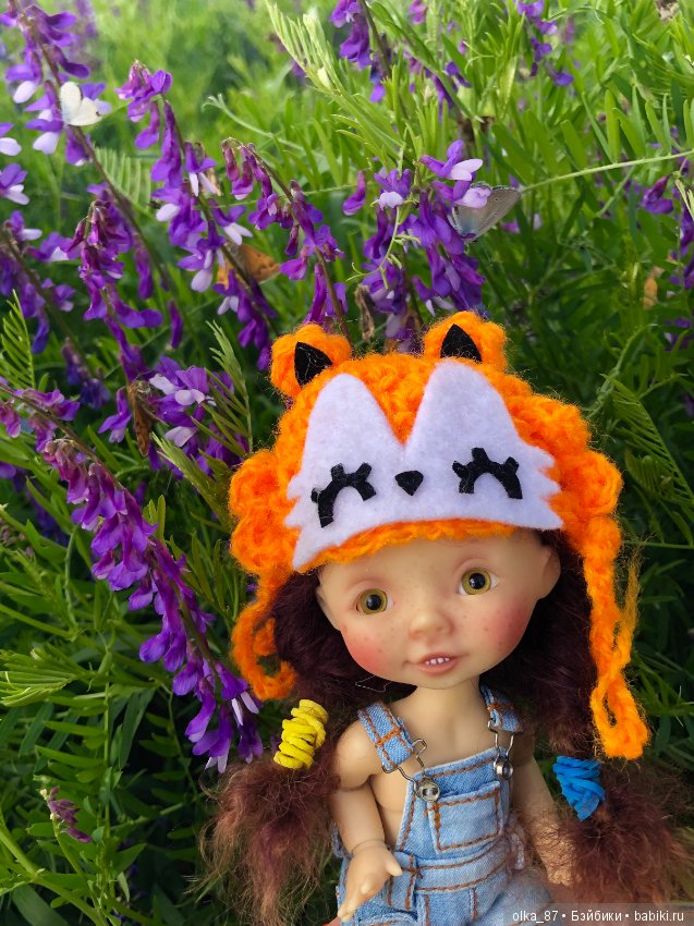 Оливия Nikki Britt на лесной прогулке (фото 8)