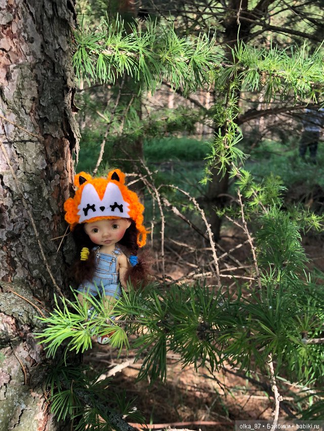 Оливия Nikki Britt на лесной прогулке (фото 2)