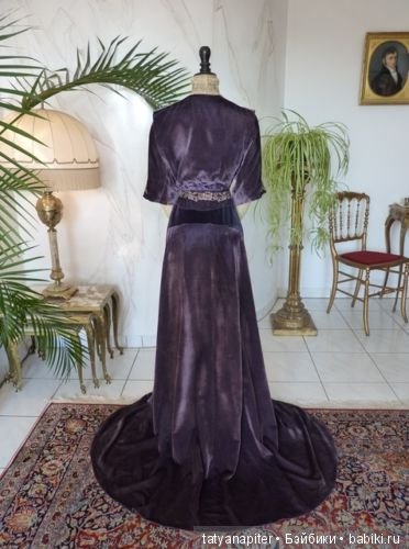 Выйду в поле голая, пусть сожрет медведь! Всё равно мне бедненькой нечего надеть