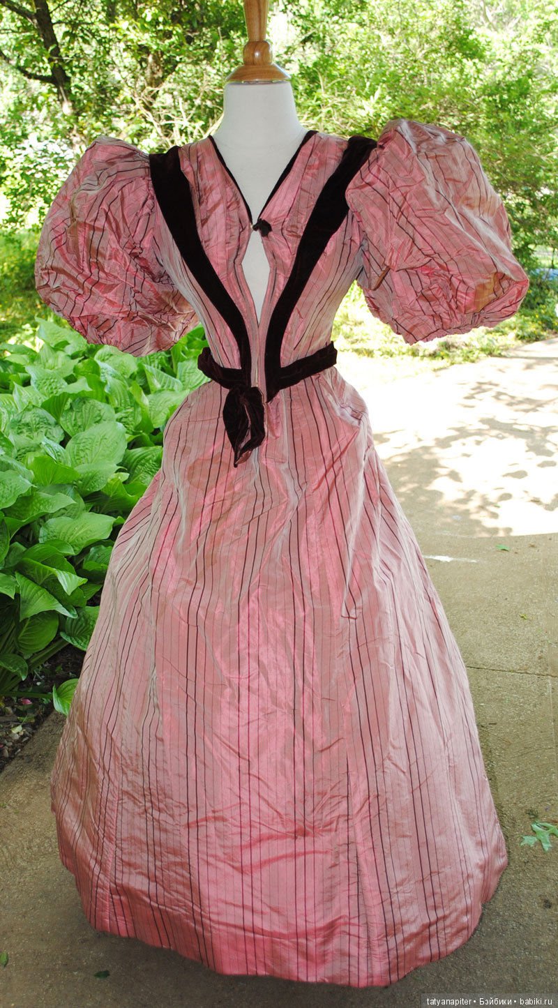 Выйду в поле голая, пусть сожрет медведь! Всё равно мне бедненькой нечего надеть