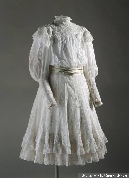 Выйду в поле голая, пусть сожрет медведь! Всё равно мне бедненькой нечего надеть