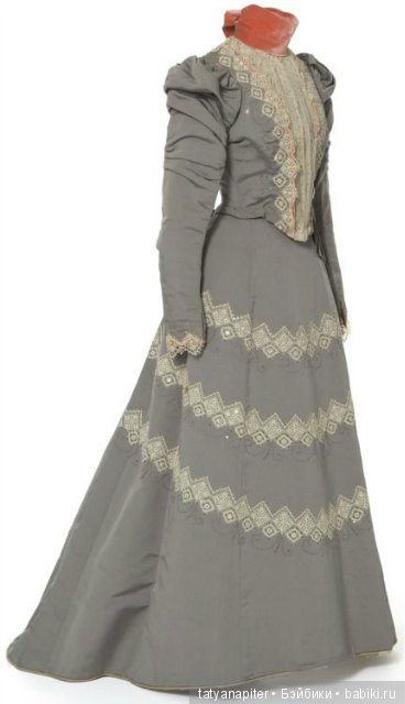 Выйду в поле голая, пусть сожрет медведь! Всё равно мне бедненькой нечего надеть