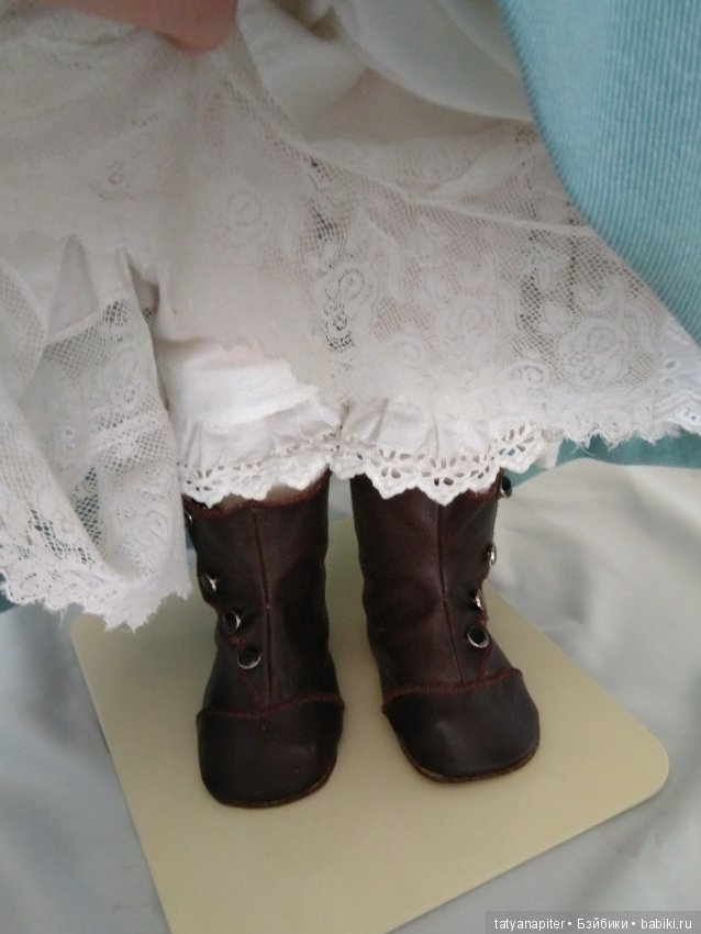 Вейся, девичья коса - Вейся, сила и краса. Словно в поле колосок, К волосочку волосок