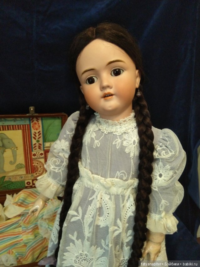 Вейся, девичья коса - Вейся, сила и краса. Словно в поле колосок, К волосочку волосок