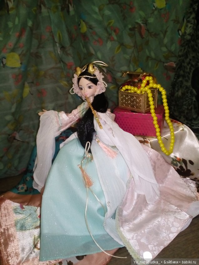 Восточная красавица с флейтой