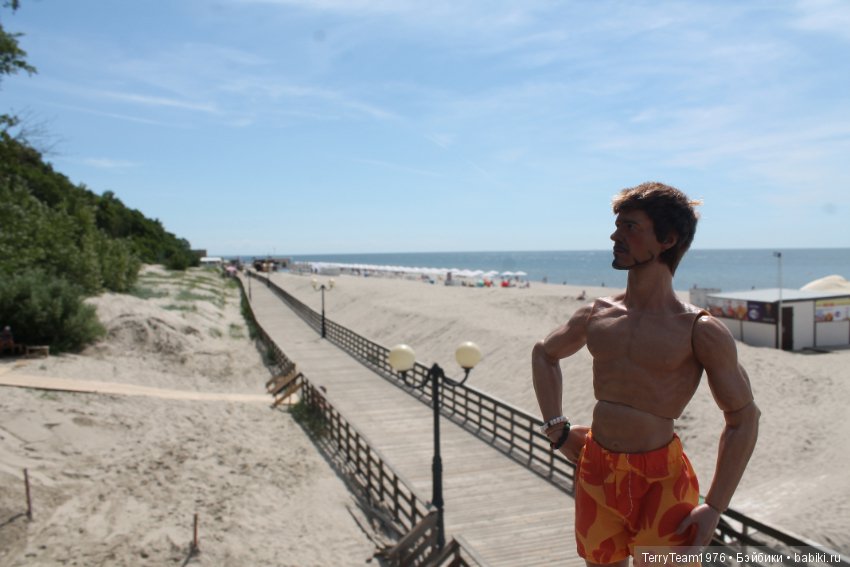 В отпуск с мистером Старком. На пляжУ лежу