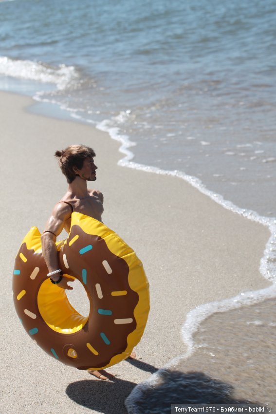 В отпуск с мистером Старком. На пляжУ лежу